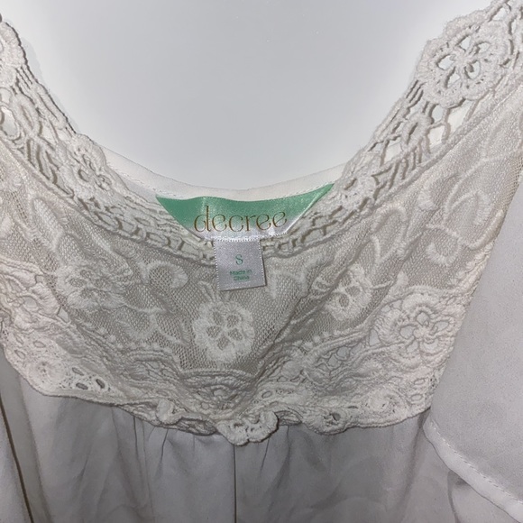 white flowy too with peep shoulders. size small. - Picture 2 of 2